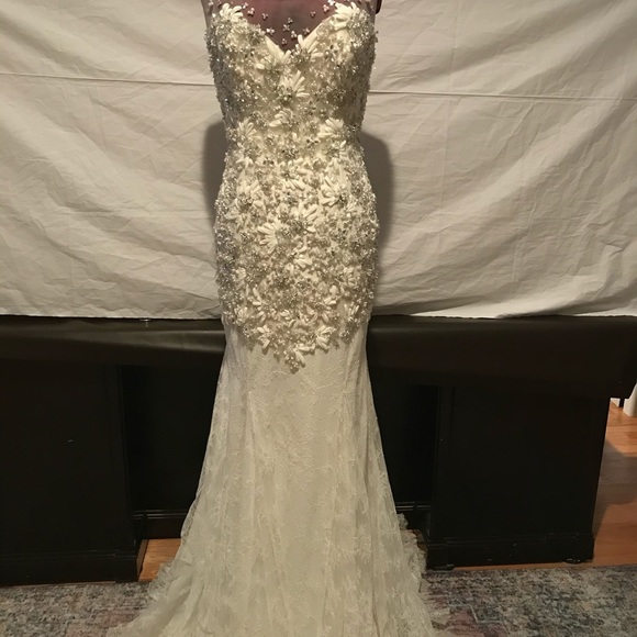 Dresses - Picture 2 of 4